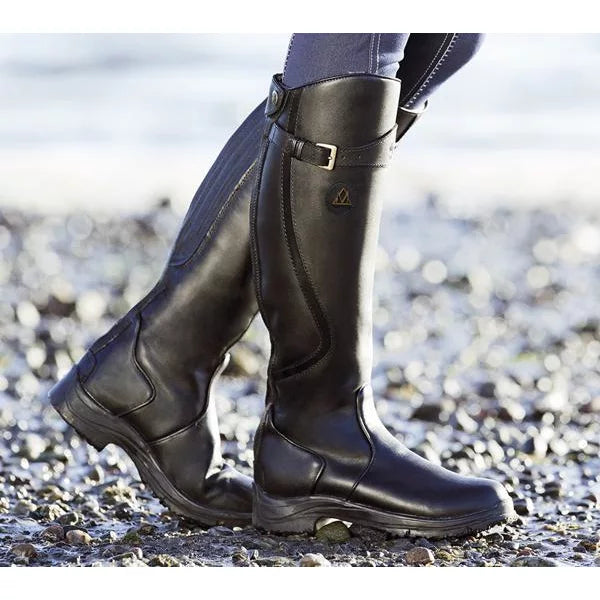 Women's Knee-High Boots - Chunky Platform & Buckle Straps
